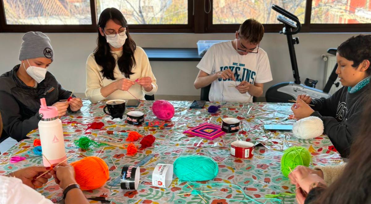  Fundación Camino es una institución que ofrece un hogar para jóvenes diagnosticados con cáncer que deben viajar de regiones a la capital para sus tratamientos. En sus 4 años de actividad han recibido a más de 150 niños y niñas.